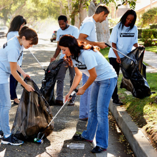 photo of volunteers collecting litter - green up day