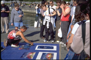 Painter draws a crowd along the waterfront in Victoria, British Columbia