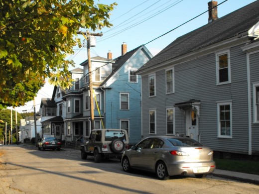 Neighborhood housing in Bath, Maine