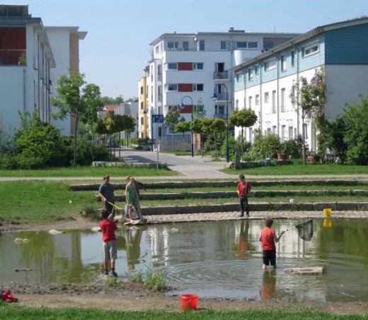 Children playing in Rieselfeld