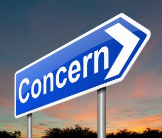 Directional sign with the word "Concern" on it.