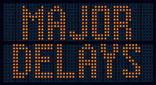 road sign with warning: Major Delays